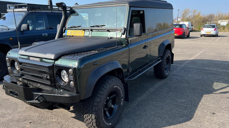 Land Rover Defender