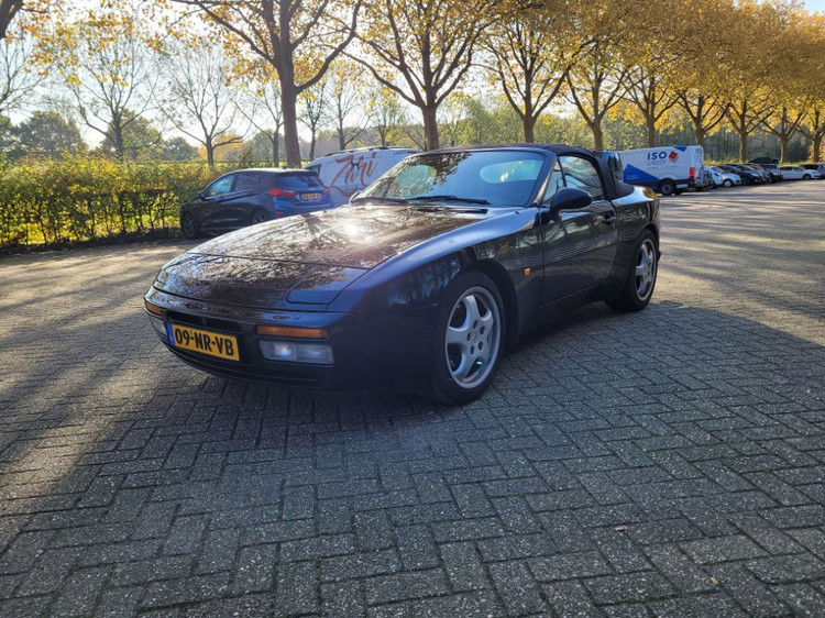 Porsche 944